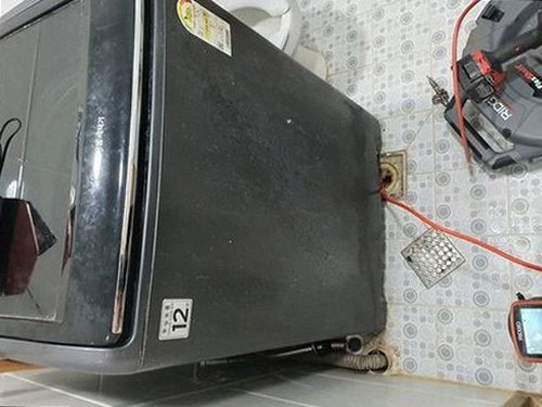 난향동 하수구막힘 관로 세척 후 배수 상태를 확인하는 점검 장면